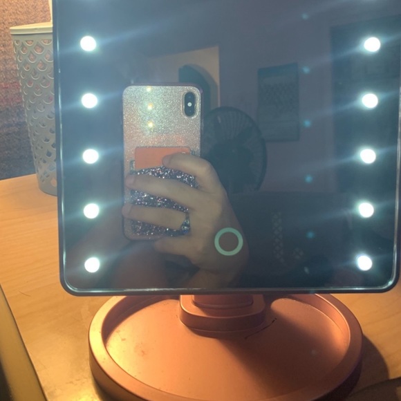 LED light makeup mirror😘 - Picture 4 of 6